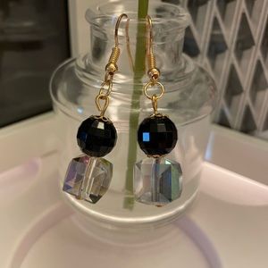 This beautiful handmade cristal earrings are so cute perfect for you.!:)